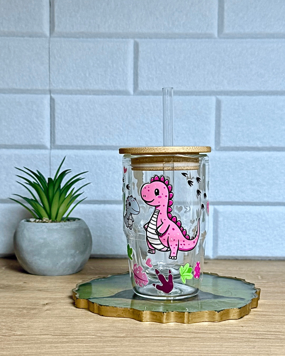 Schneekugel Mini-Glitzertrinkglas  "Im pinken Dino-Abenteuer-Land" 130 ml