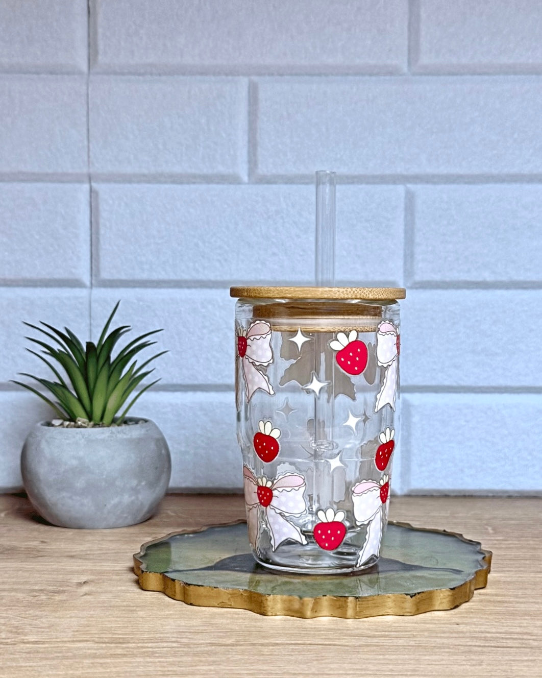 Schneekugel Mini-Glitzertrinkglas "Erdbeerschleifchen" 130 ml