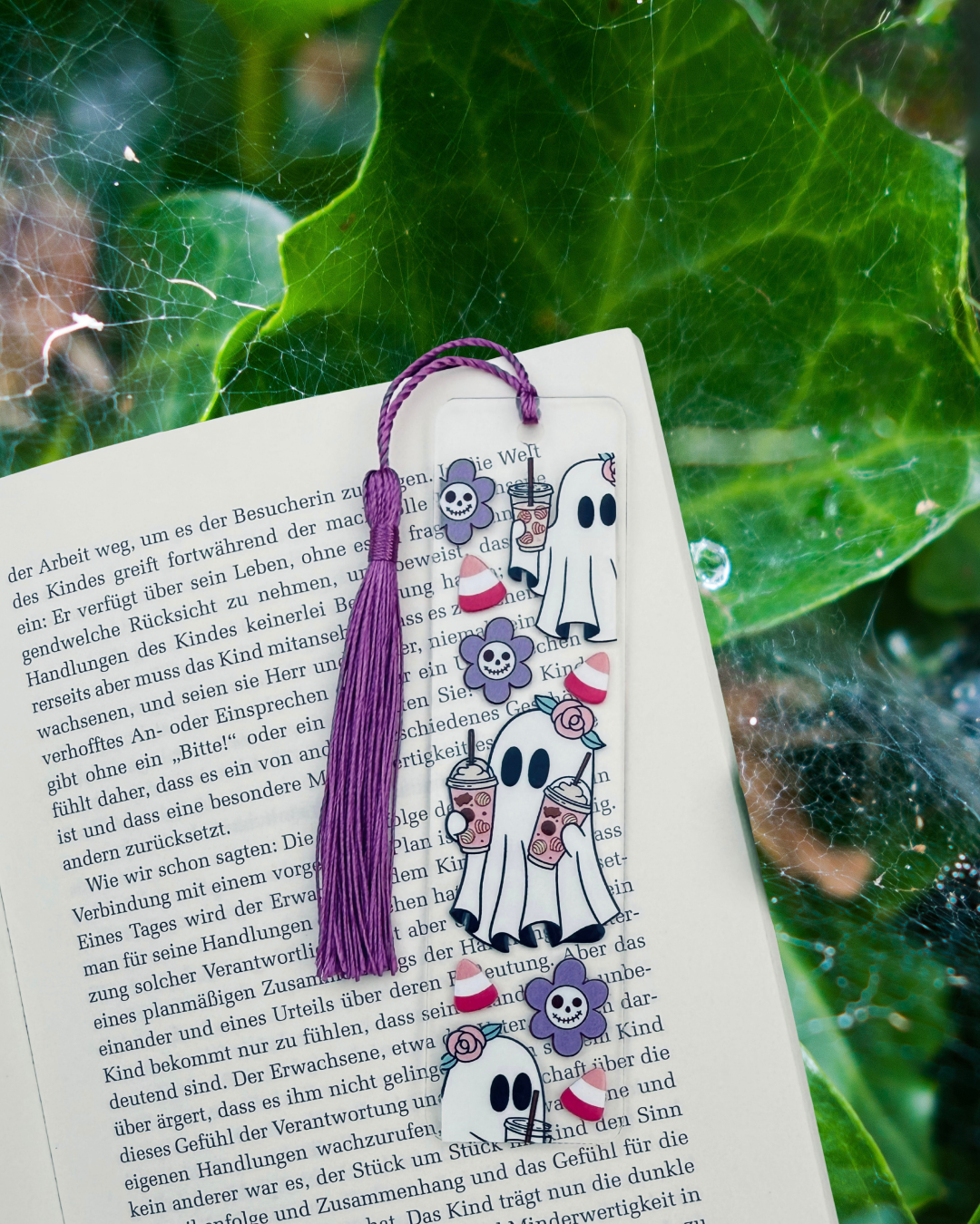 Lesezeichen "Gespenster mit Lila Blumen" - Handgemachtes Geschenk für Bücherfreunde