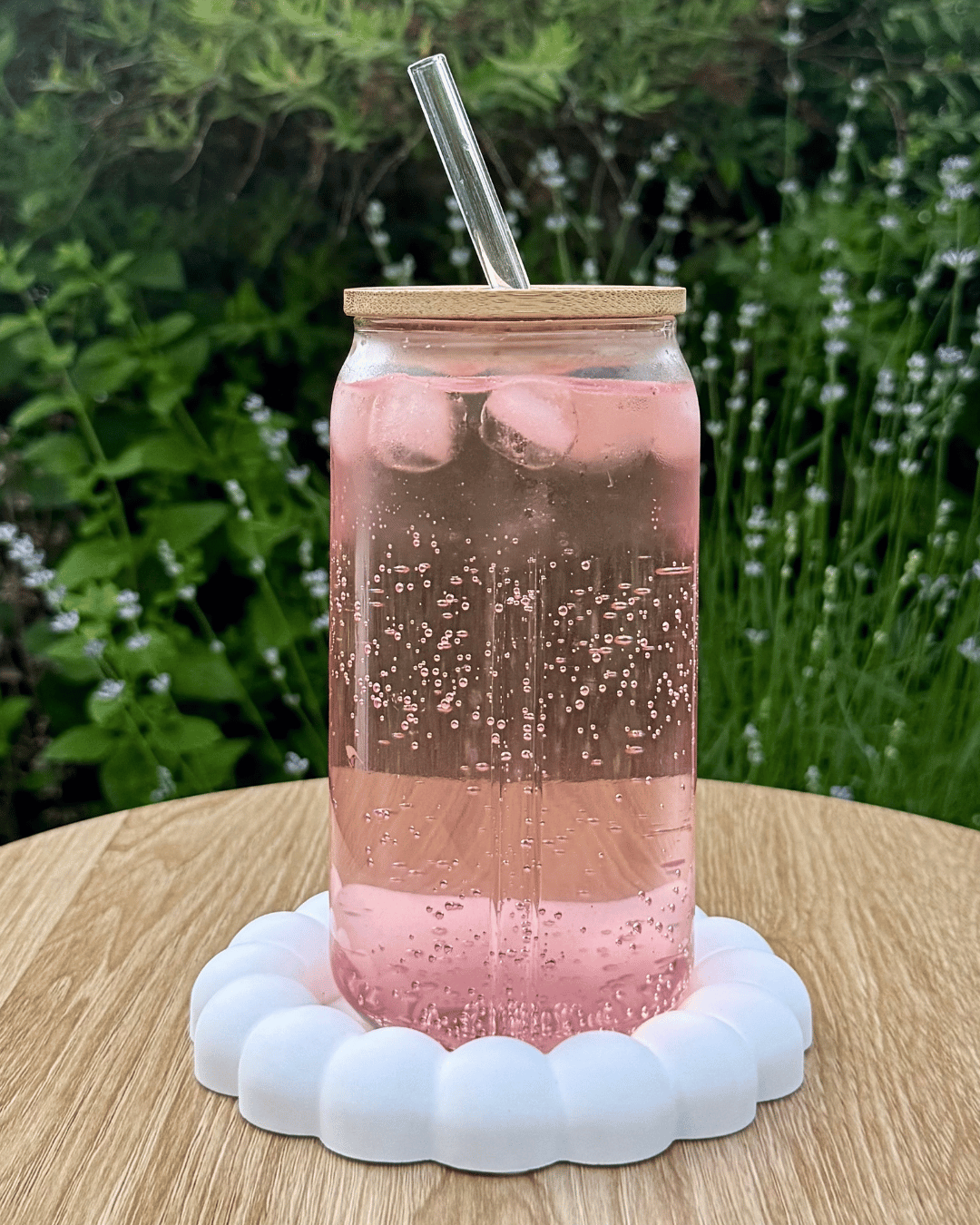 Klares Trinkglas mit Bambusdeckel & Glasstrohhalm 550 ml