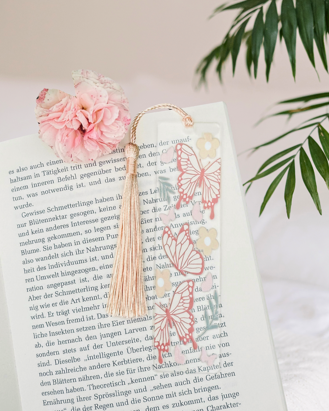 Lesezeichen "Zarter Schmetterlingshauch" - Handgemachtes Geschenk für Bücherfreunde